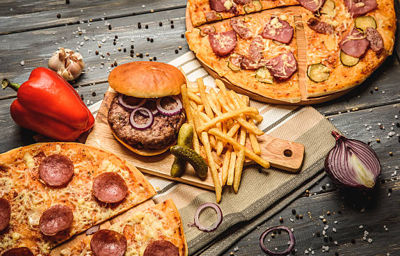 PİZZA VE HAMBURGERLER